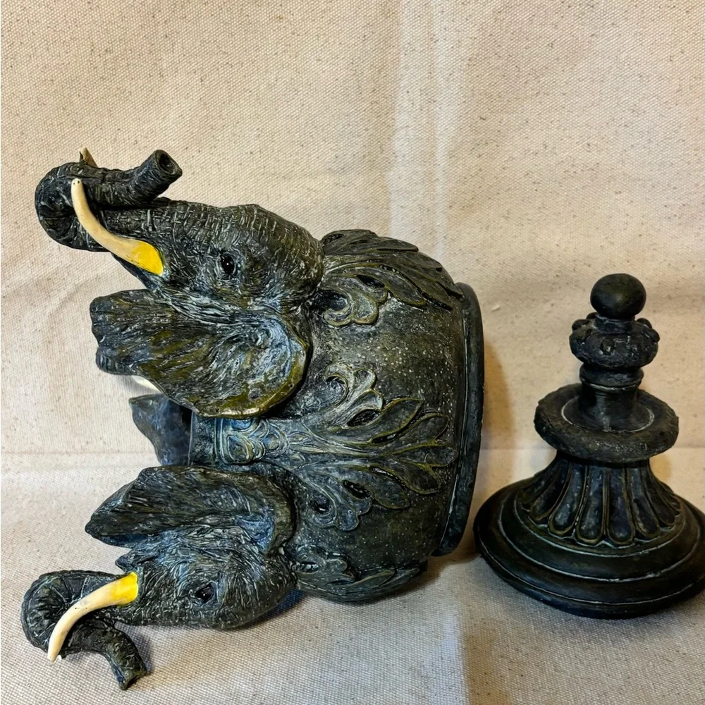 Elephant Design Wall Hook in Black and Gold